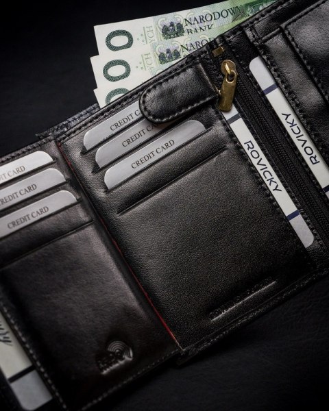 Bogato wyposażony portfel męski z naturalnej skóry licowej RFID - Rovicky Bogato wyposażony portfel męski z naturalnej skóry licowej RFID - Rovicky