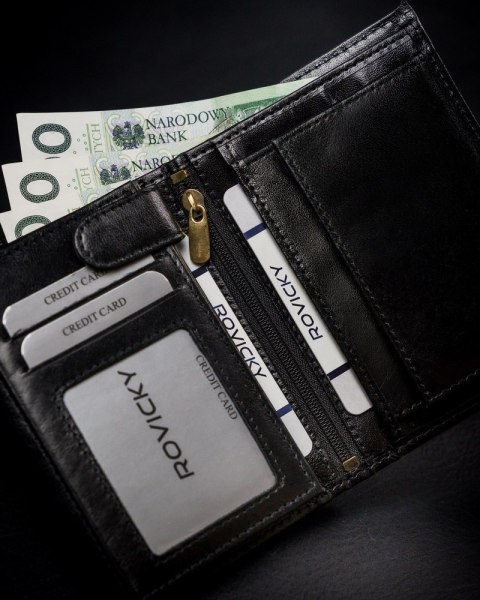 Bogato wyposażony portfel męski z naturalnej skóry licowej RFID - Rovicky Bogato wyposażony portfel męski z naturalnej skóry licowej RFID - Rovicky