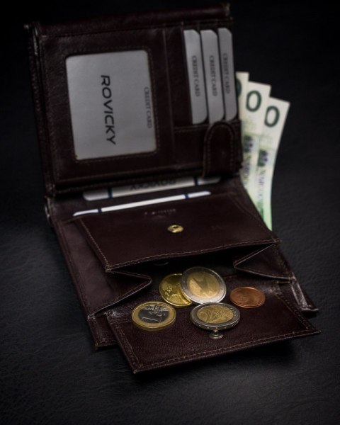 Pojemny portfel męski z naturalnej skóry licowej z ochroną RFID - Rovicky Pojemny portfel męski z naturalnej skóry licowej z ochroną RFID - Rovicky