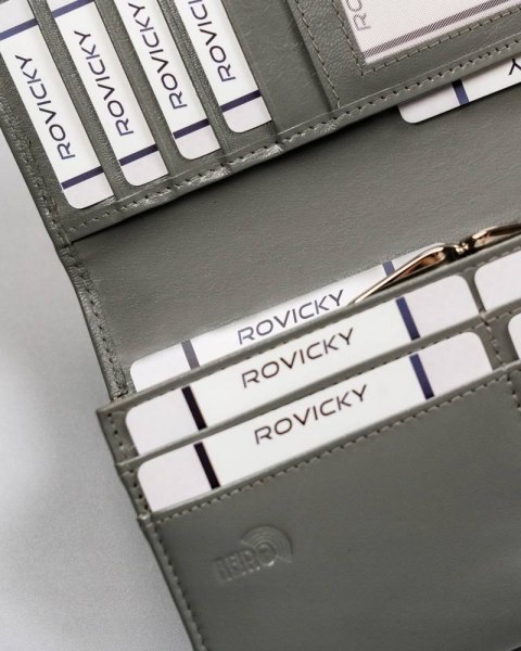 Elegancki, podłużny portfel damski z klapą na zatrzask - Cavaldi Elegancki, podłużny portfel damski z klapą na zatrzask - Cavaldi
