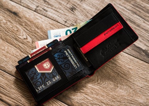 Skórzany, sportowy portfel męski z ochroną kart RFID — Peterson Skórzany, sportowy portfel męski z ochroną kart RFID — Peterson