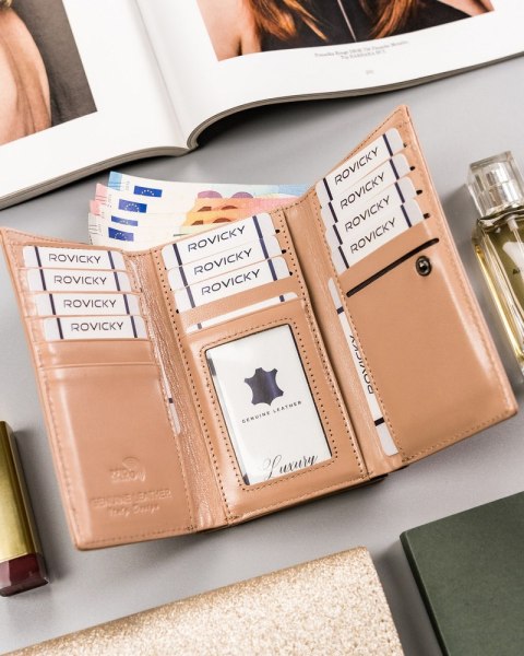 Klasyczny, skórzany portfel damski z ochroną kart RFID Protect — Lorenti Klasyczny, skórzany portfel damski z ochroną kart RFID Protect — Lorenti