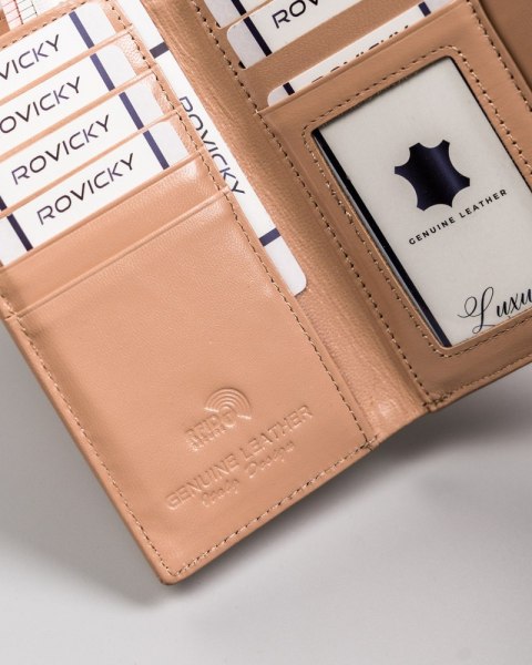 Klasyczny, skórzany portfel damski z ochroną kart RFID Protect — Lorenti Klasyczny, skórzany portfel damski z ochroną kart RFID Protect — Lorenti