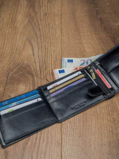 Klasyczny skórzany portfel męski z zapięciem RFID - Rovicky Klasyczny skórzany portfel męski z zapięciem RFID - Rovicky