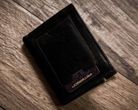 Skórzany portfel męski w orientacji pionowej z systemem RFID - Peterson Skórzany portfel męski w orientacji pionowej z systemem RFID - Peterson