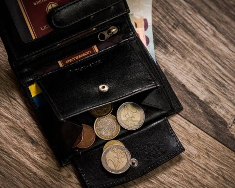 Skórzany portfel męski w orientacji pionowej z systemem RFID - Peterson Skórzany portfel męski w orientacji pionowej z systemem RFID - Peterson