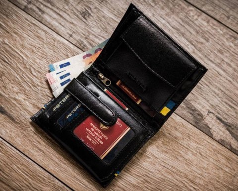 Skórzany portfel męski w orientacji pionowej z systemem RFID - Peterson Skórzany portfel męski w orientacji pionowej z systemem RFID - Peterson