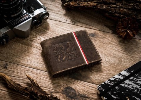 Zestaw prezentowy: skórzany, brązowy portfel męski i woda toaletowa — Peterson Zestaw prezentowy: skórzany, brązowy portfel męski i woda toaletowa — Peterson