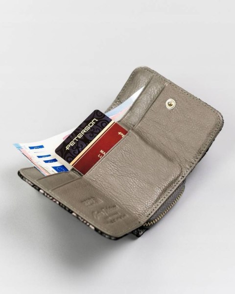 Mały, skórzany portfel damski z systemem RFID - Peterson Mały, skórzany portfel damski z systemem RFID - Peterson