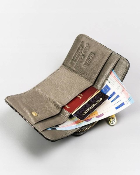 Mały, skórzany portfel damski z systemem RFID - Peterson Mały, skórzany portfel damski z systemem RFID - Peterson