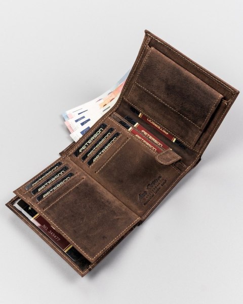 Skórzany portfel męski na karty z ochroną RFID Protect — Peterson Skórzany portfel męski na karty z ochroną RFID Protect — Peterson