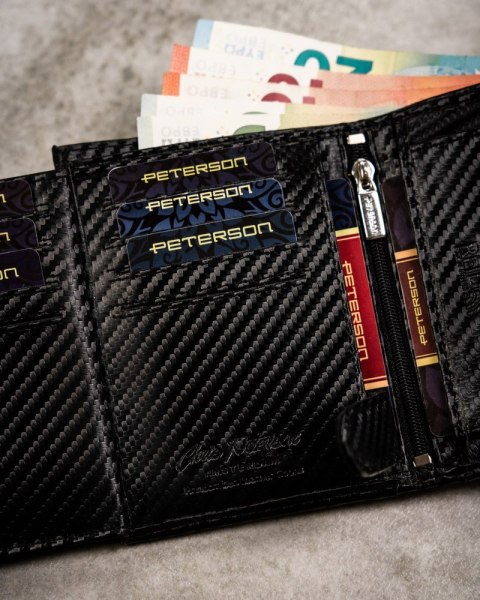 Zestaw prezentowy carbon z portfelem i brelokiem — Peterson Zestaw prezentowy carbon z portfelem i brelokiem — Peterson
