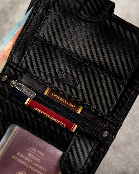 Zestaw prezentowy carbon z portfelem i brelokiem — Peterson Zestaw prezentowy carbon z portfelem i brelokiem — Peterson