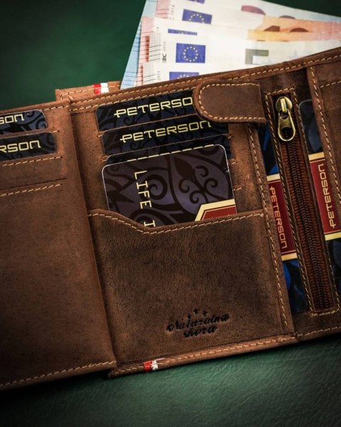Duży, skórzany portfel męski z motywem patriotycznym - Peterson Duży, skórzany portfel męski z motywem patriotycznym - Peterson