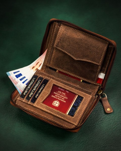 Pojemny, skórzany portfel męski z systemem RFID - Peterson Pojemny, skórzany portfel męski z systemem RFID - Peterson
