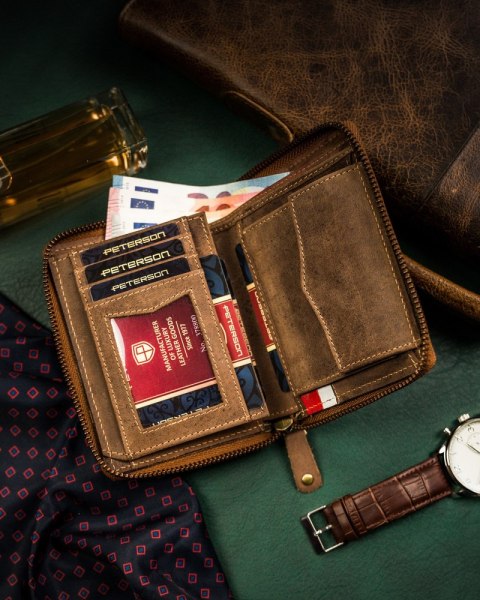 Pojemny, skórzany portfel męski z systemem RFID - Peterson Pojemny, skórzany portfel męski z systemem RFID - Peterson