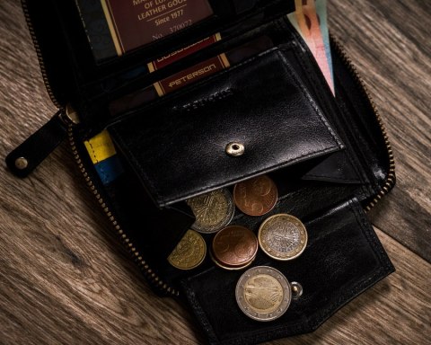 Skórzany portfel męski z godłem i barwami Ukrainy - Peterson Skórzany portfel męski z godłem i barwami Ukrainy - Peterson