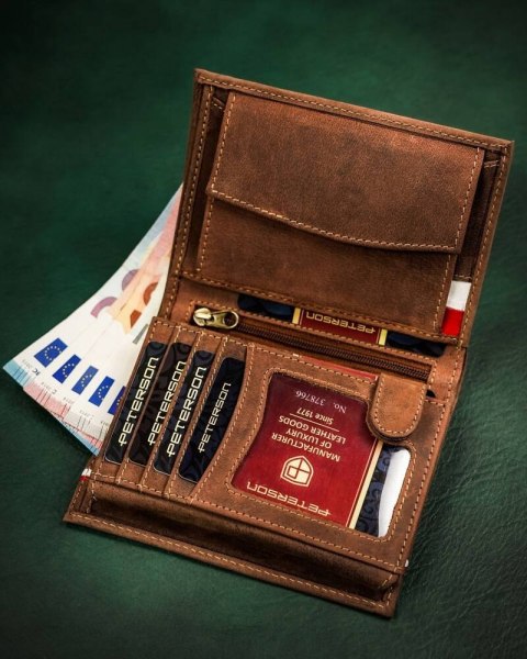 Skórzany portfel męski z motywem patriotycznym - Peterson Skórzany portfel męski z motywem patriotycznym - Peterson