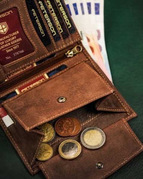 Skórzany portfel męski z motywem patriotycznym - Peterson Skórzany portfel męski z motywem patriotycznym - Peterson