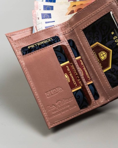 Mały, skórzany portfel damski z systemem RFID - Peterson Mały, skórzany portfel damski z systemem RFID - Peterson
