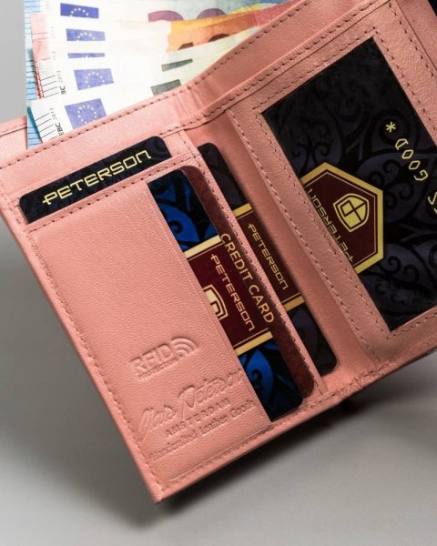Mały, skórzany portfel damski z systemem RFID - Peterson Mały, skórzany portfel damski z systemem RFID - Peterson