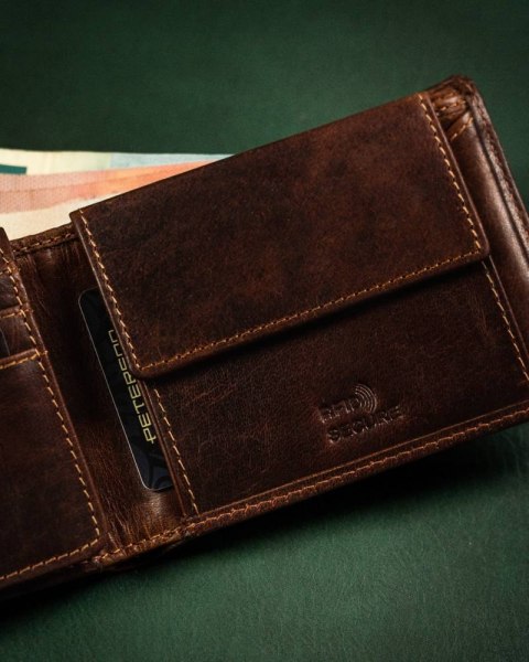 Męski portfel ze skóry naturalnej z systemem RFID - Peterson Męski portfel ze skóry naturalnej z systemem RFID - Peterson