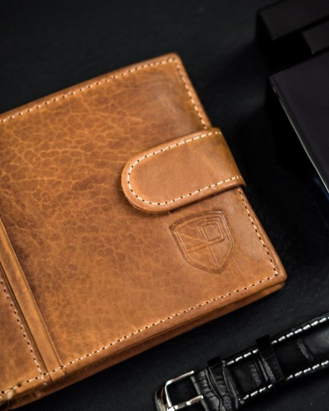 Skórzany portfel męski na karty z zabezpieczeniem RFID Protect - Peterson Skórzany portfel męski na karty z zabezpieczeniem RFID Protect - Peterson