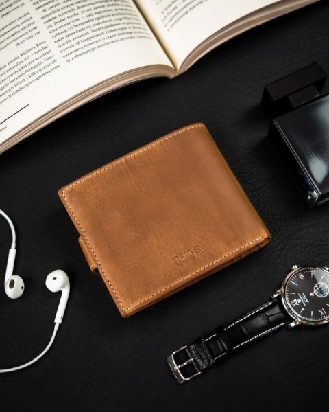 Skórzany portfel męski na karty z zabezpieczeniem RFID Protect - Peterson Skórzany portfel męski na karty z zabezpieczeniem RFID Protect - Peterson