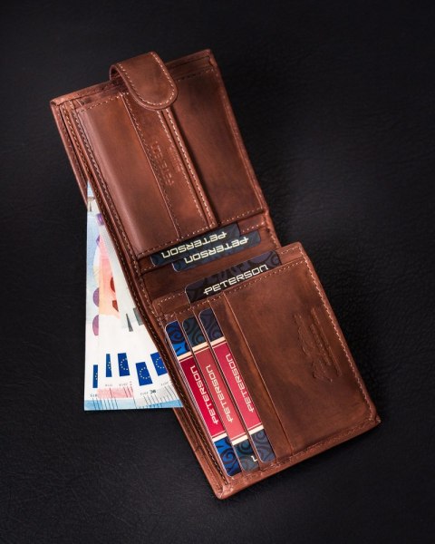 Skórzany portfel męski na karty z zabezpieczeniem RFID Protect - Peterson Skórzany portfel męski na karty z zabezpieczeniem RFID Protect - Peterson