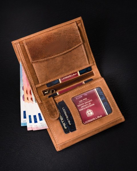 Skórzany portfel męski z systemem RFID Protect - Peterson Skórzany portfel męski z systemem RFID Protect - Peterson