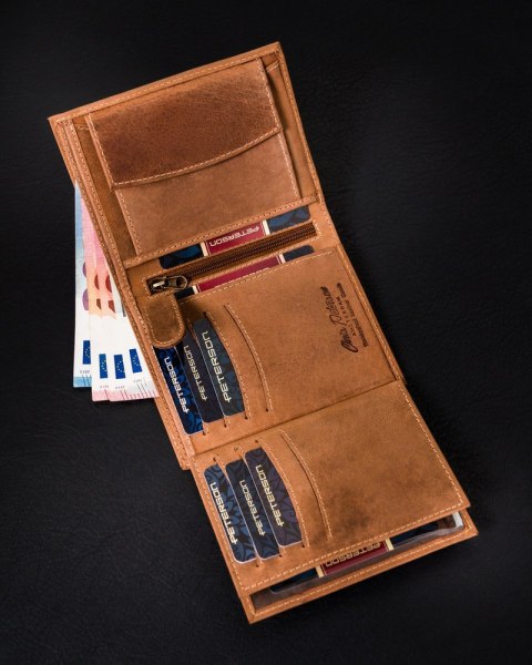 Skórzany portfel męski z systemem RFID Protect - Peterson Skórzany portfel męski z systemem RFID Protect - Peterson
