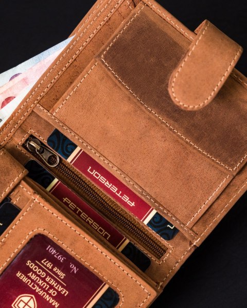 Skórzany portfel męski z zabezpieczeniem RFID Protect - Peterson Skórzany portfel męski z zabezpieczeniem RFID Protect - Peterson