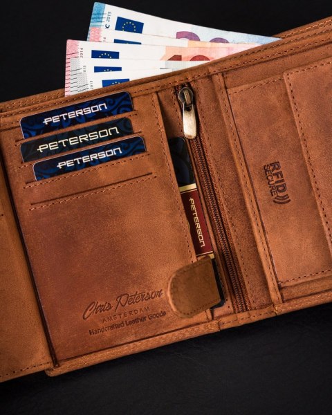 Nubukowy portfel męski z systemem RFID Protect - Peterson Nubukowy portfel męski z systemem RFID Protect - Peterson