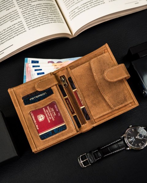 Portfel męski z wysokojakościowej skóry naturalnej z systemem RFID Protect - Peterson Portfel męski z wysokojakościowej skóry naturalnej z systemem RFID Protect - Peterson