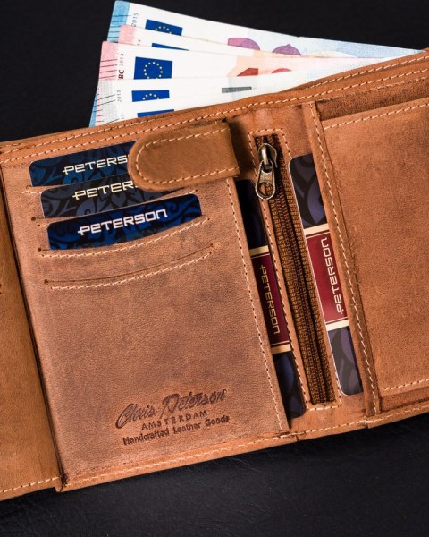 Portfel męski z wysokojakościowej skóry naturalnej z systemem RFID Protect - Peterson Portfel męski z wysokojakościowej skóry naturalnej z systemem RFID Protect - Peterson
