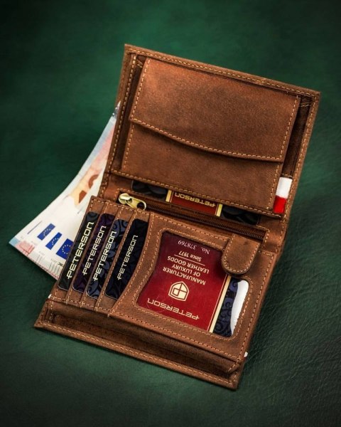 Skórzany portfel męski z motywem patriotycznym - Peterson Skórzany portfel męski z motywem patriotycznym - Peterson