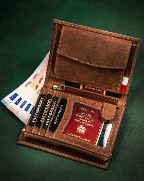 Skórzany portfel męski z motywem patriotycznym - Peterson Skórzany portfel męski z motywem patriotycznym - Peterson