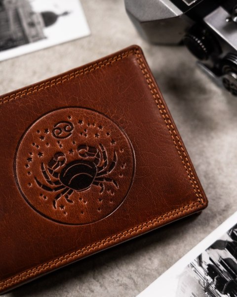 Duży, skórzany portfel męski z tłoczeniem przedstawiającym znak zodiaku - Peterson Duży, skórzany portfel męski z tłoczeniem przedstawiającym znak zodiaku - Peterson