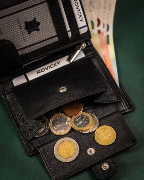 Klasyczny, skórzany portfel męski na zatrzask - Rovicky Klasyczny, skórzany portfel męski na zatrzask - Rovicky