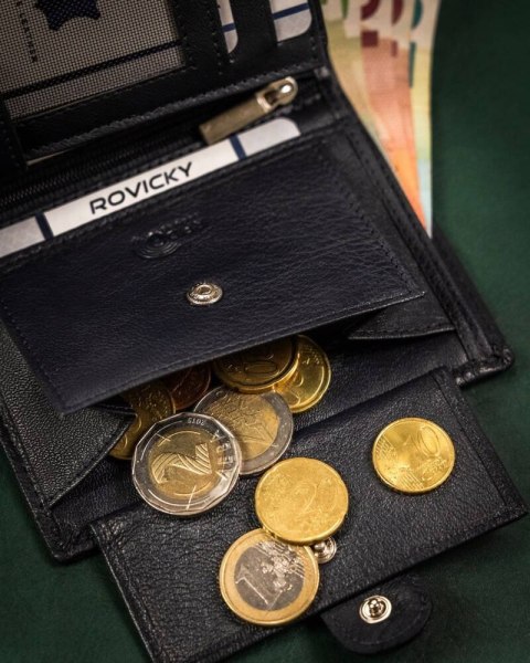 Klasyczny, skórzany portfel męski na zatrzask - Rovicky Klasyczny, skórzany portfel męski na zatrzask - Rovicky