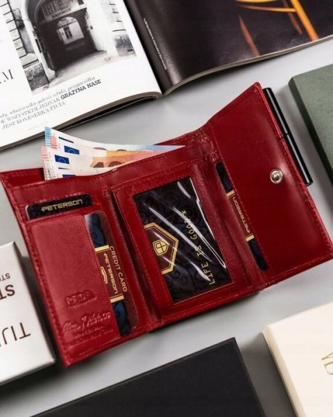Zestaw prezentowy: skórzany portfel damski i woda perfumowana Velvet - Peterson Zestaw prezentowy: skórzany portfel damski i woda perfumowana Velvet - Peterson
