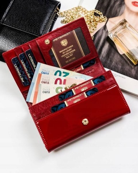 Zestaw prezentowy: skórzany portfel damski na zatrzask i woda perfumowana Velvet - Peterson Zestaw prezentowy: skórzany portfel damski na zatrzask i woda perfumowana Velvet - Peterson