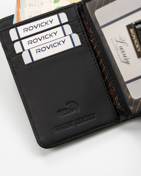 Portfel damski z jednolitej skóry ekologicznej, zapinany zatrzaskiem - Rovicky Portfel damski z jednolitej skóry ekologicznej, zapinany zatrzaskiem - Rovicky