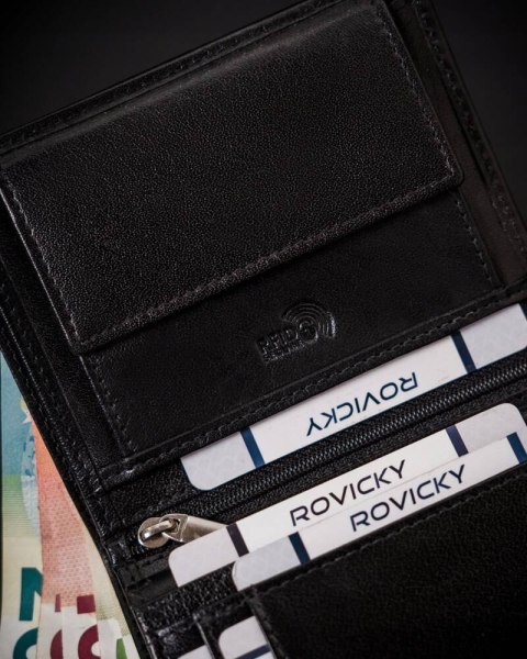 Portfel męski ze skóry naturalnej wyposażony w system RFID - Rovicky Portfel męski ze skóry naturalnej wyposażony w system RFID - Rovicky