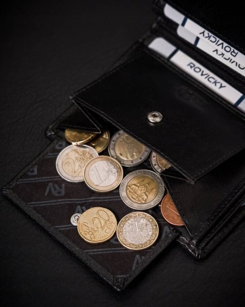 Portfel męski ze skóry naturalnej wyposażony w system RFID - Rovicky Portfel męski ze skóry naturalnej wyposażony w system RFID - Rovicky