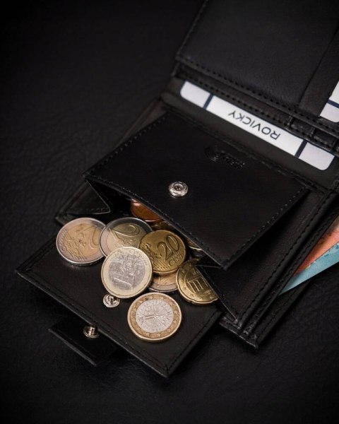 Zestaw prezentowy: portfel na zatrzask i pasek ze skóry ekologicznej - Rovicky Zestaw prezentowy: portfel na zatrzask i pasek ze skóry ekologicznej - Rovicky