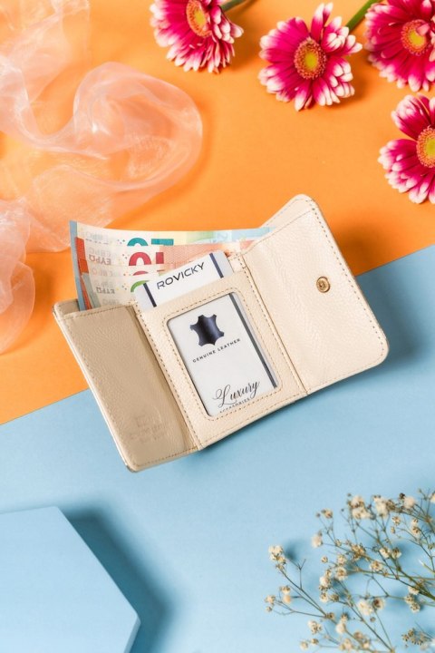 Mały, skórzany portfel damski z systemem RFID - Lorenti Mały, skórzany portfel damski z systemem RFID - Lorenti