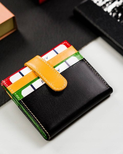 Praktyczne etui na karty wykonane ze skóry naturalnej - Rovicky Praktyczne etui na karty wykonane ze skóry naturalnej - Rovicky