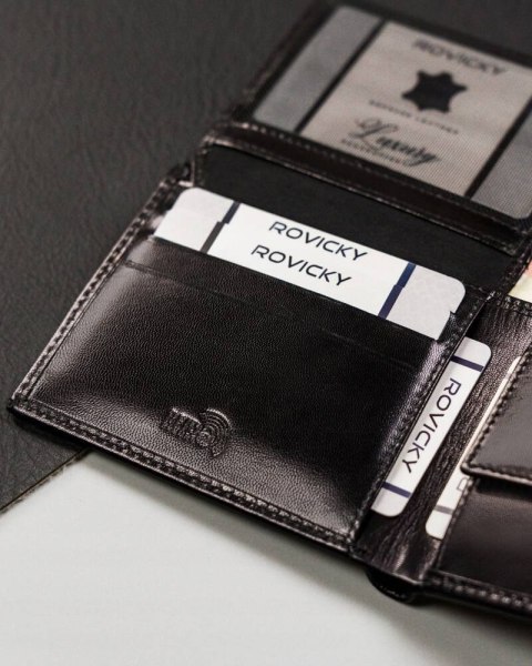 Skórzany portfel męski z systemem RFID - Rovicky Skórzany portfel męski z systemem RFID - Rovicky