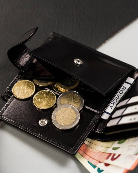 Skórzany portfel męski z systemem RFID - Rovicky Skórzany portfel męski z systemem RFID - Rovicky